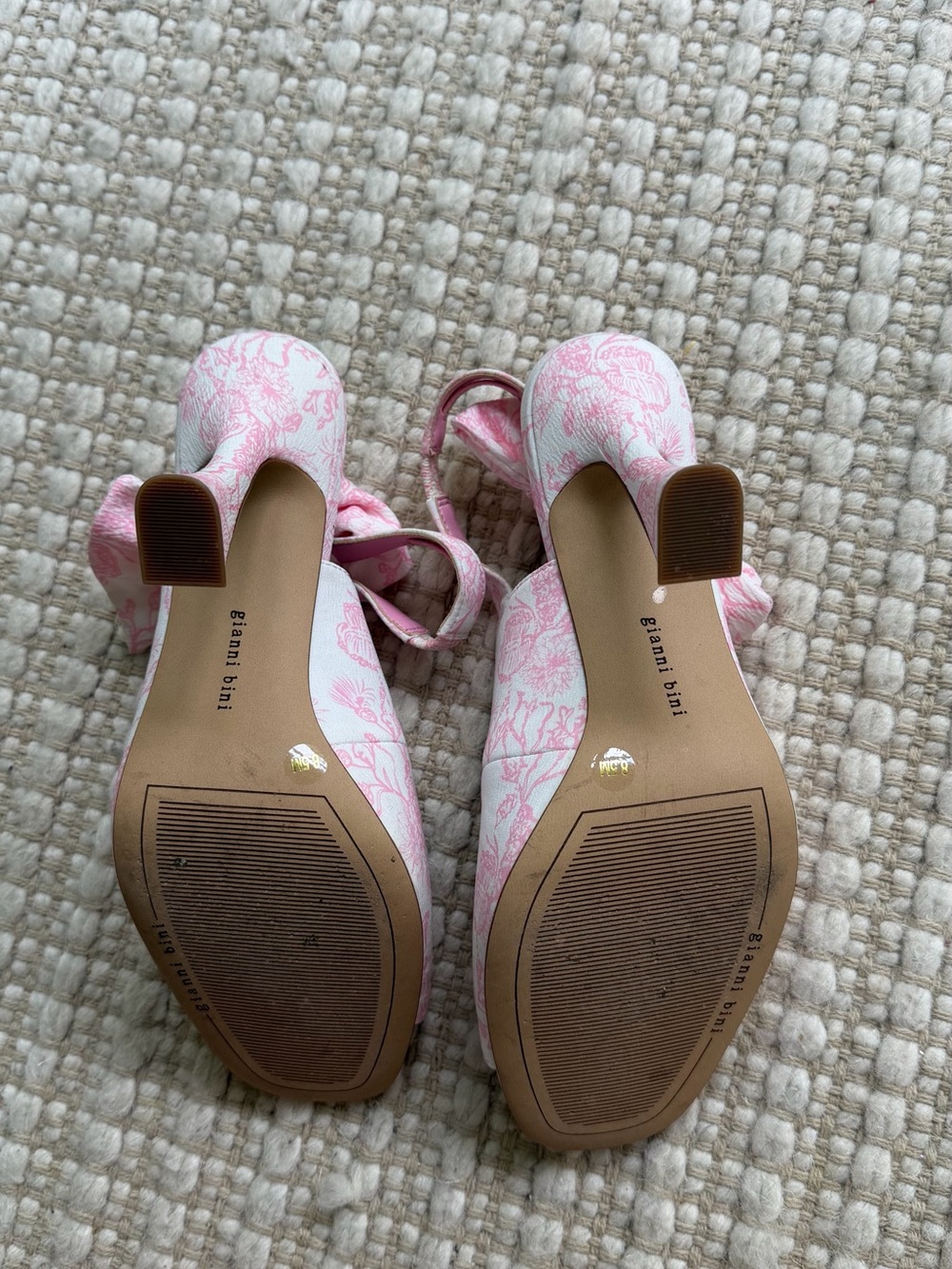 Gianni Bini Pink Toile Bow Heels - Picture 5 of 6